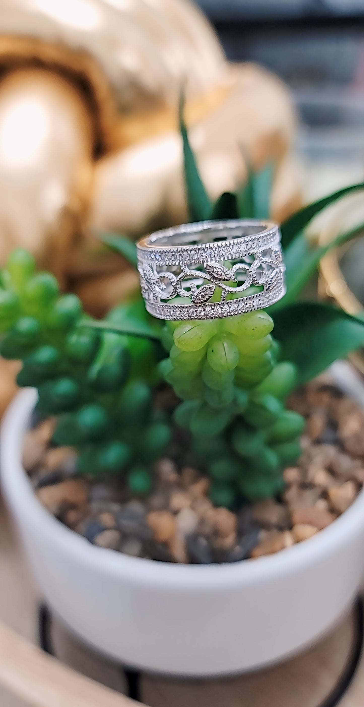 Vine Cage Pave