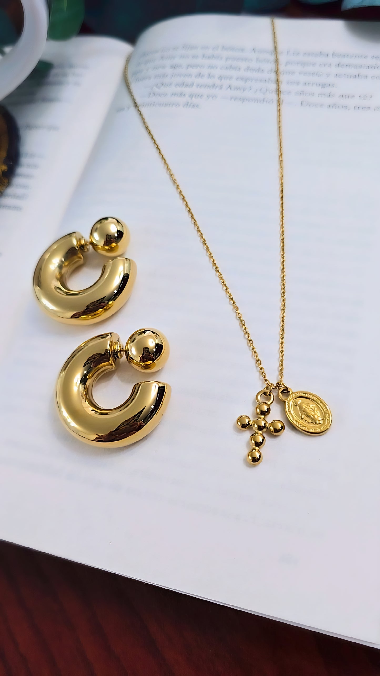 Bendita tú Necklace