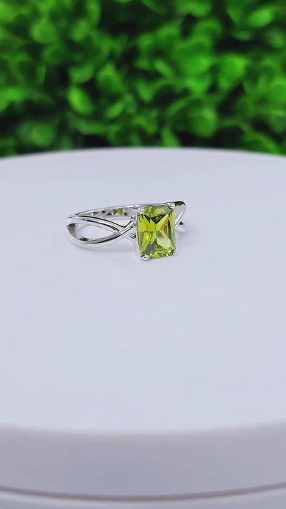 Twist Emerald Cut Peridot