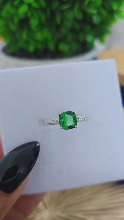Beauty Emerald Ring