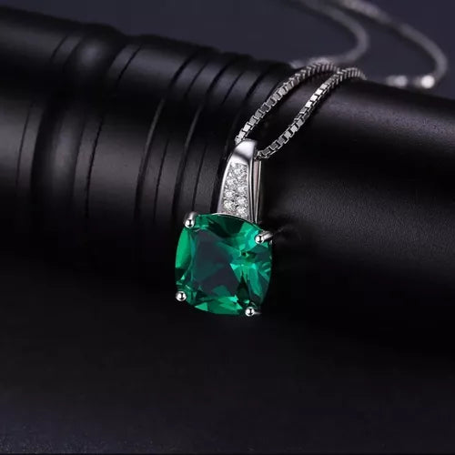 Beauty Emerald Necklace