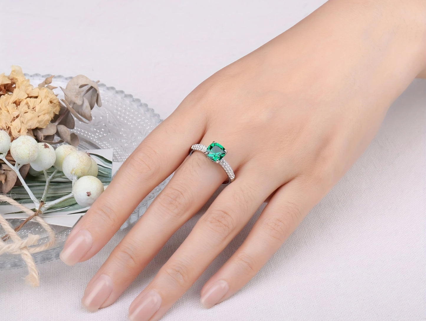 Beauty Emerald Ring