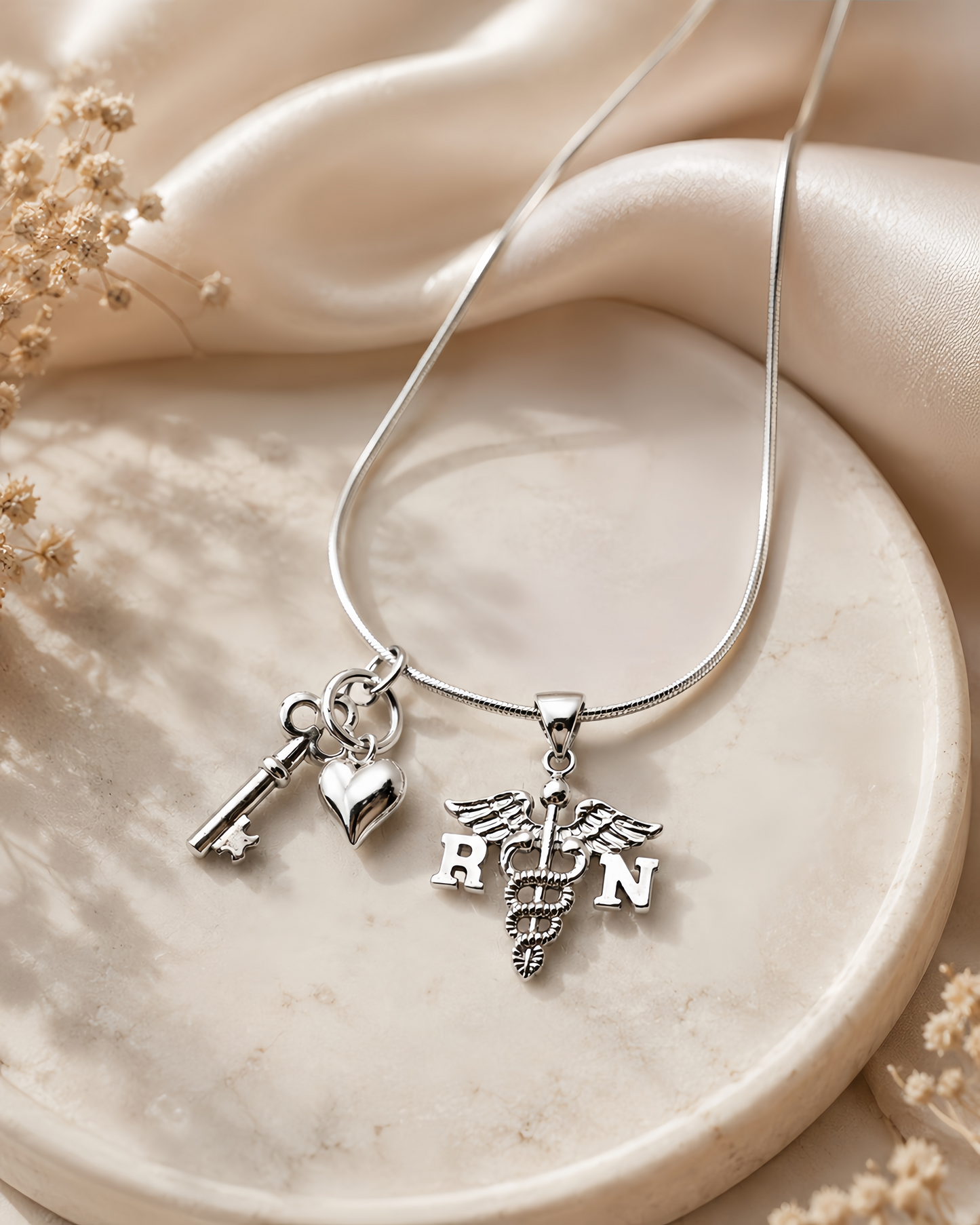 Vocación de Amor Necklace