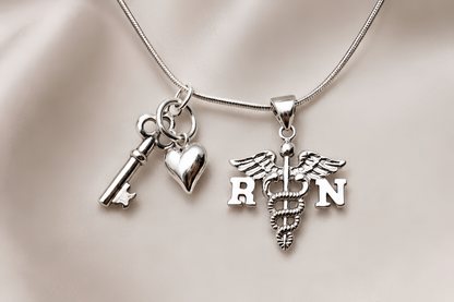 Vocación de Amor Necklace